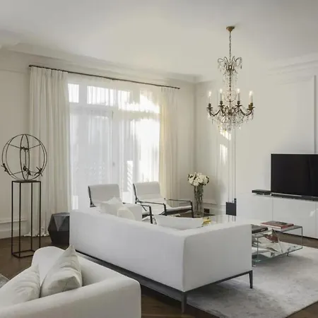 Peaceful Apartament With Large Apartmán Beausoleil